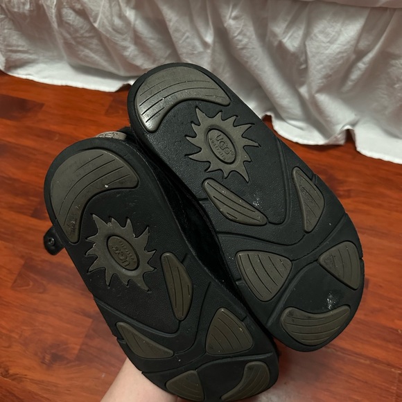 UGG BOOTS - Picture 6 of 7